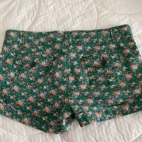 American Rag green floral shorts 9 - Picture 1 of 11